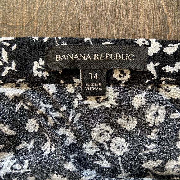 Banana Republic Black and White Floral Midi Skirt size 14 - Picture 5 of 5